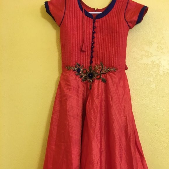 Indian dress embellishments w/ buttons & sequin - Picture 4 of 11